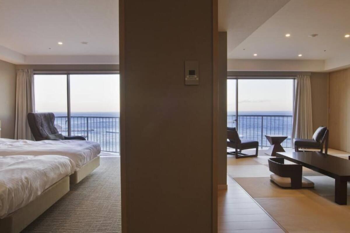 premium bedding, in-room safe