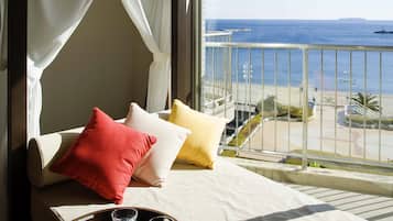 Premium bedding, in-room safe