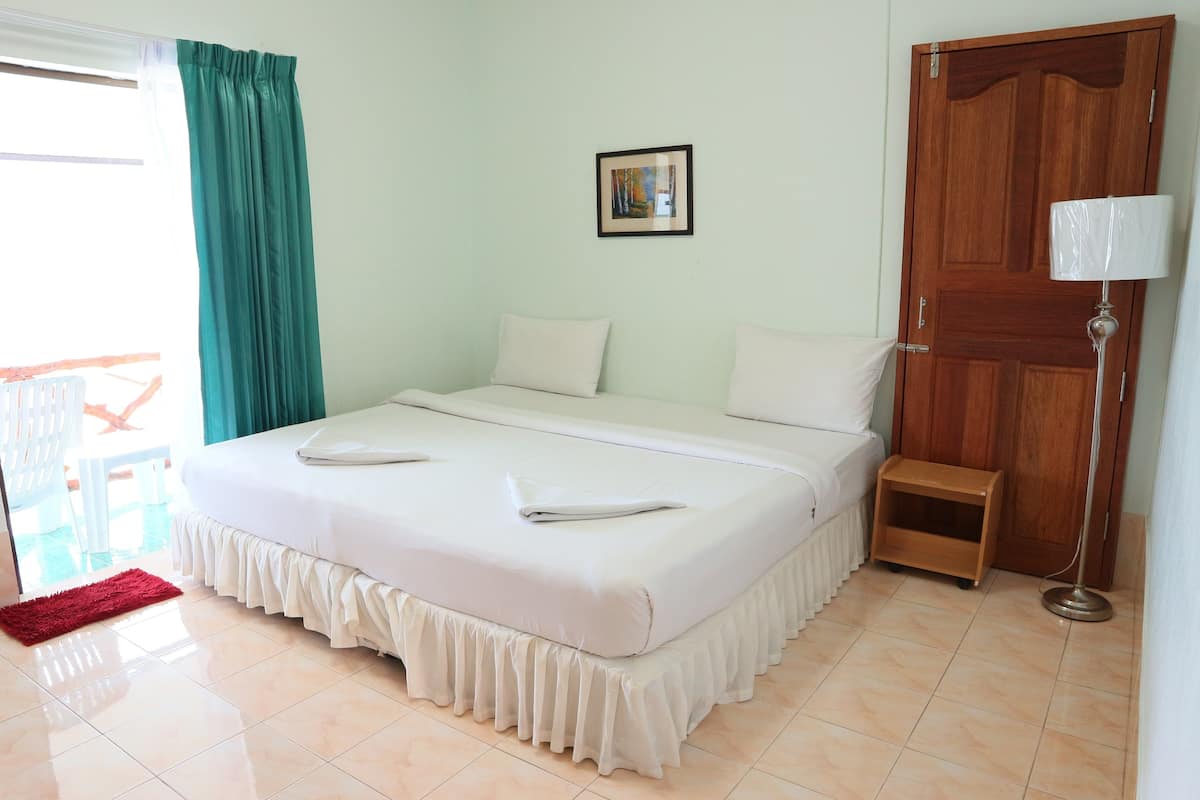 Standard Room | In-room safe, desk, blackout drapes, rollaway beds