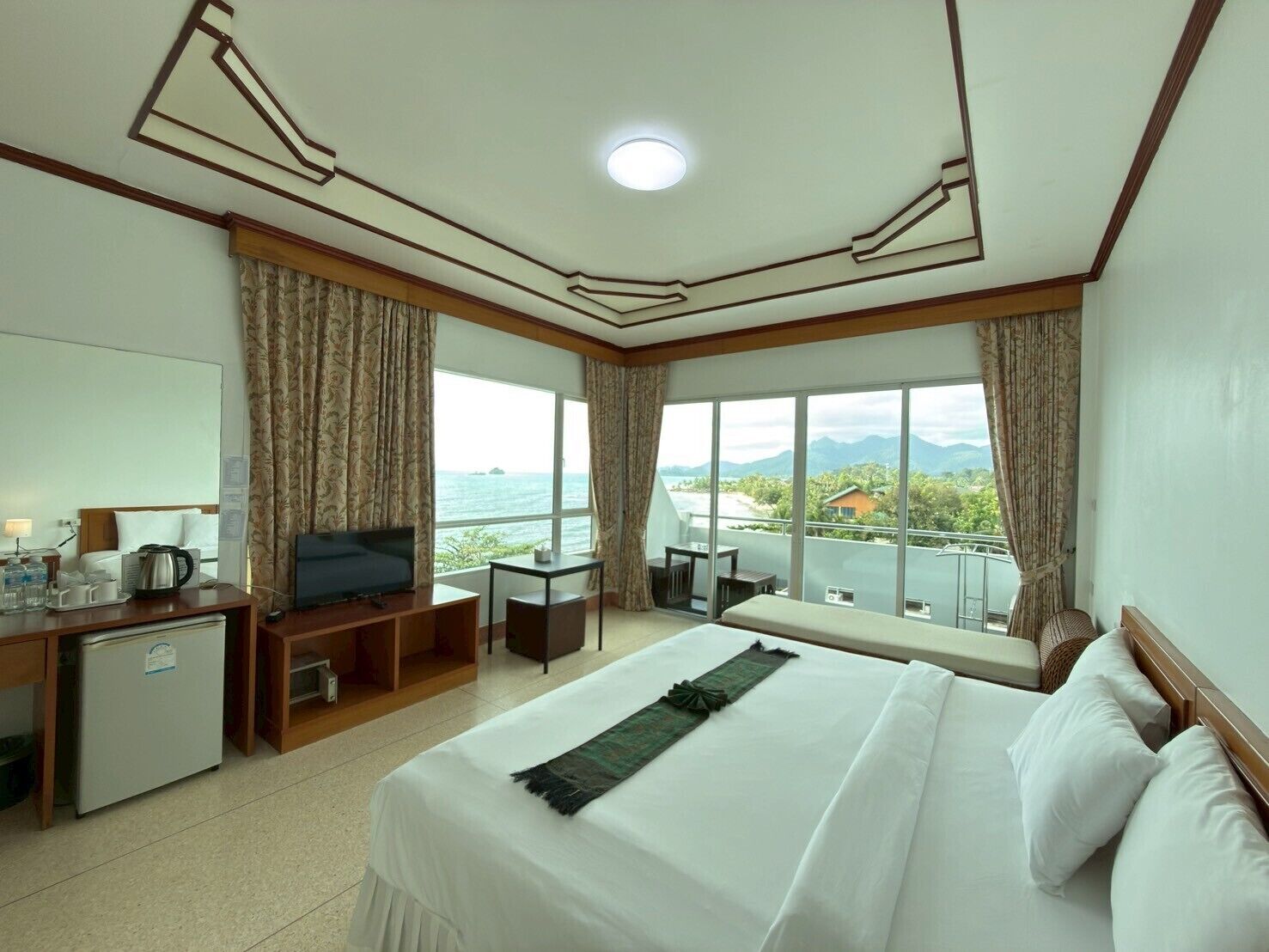 Superior Double Room Floor 5 | 客房内保险箱、办公桌、遮光窗帘、折叠床/加床（额外收费）