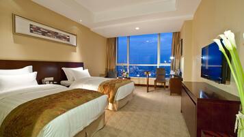 Business Twin Room | Premium bedding, minibar, in-room safe, desk
