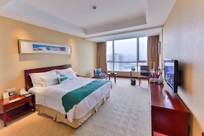 Business Double Room | Premium bedding, minibar, in-room safe, desk