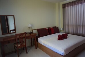 1 bedroom, desk, free WiFi - GIB Apartment (Surin)