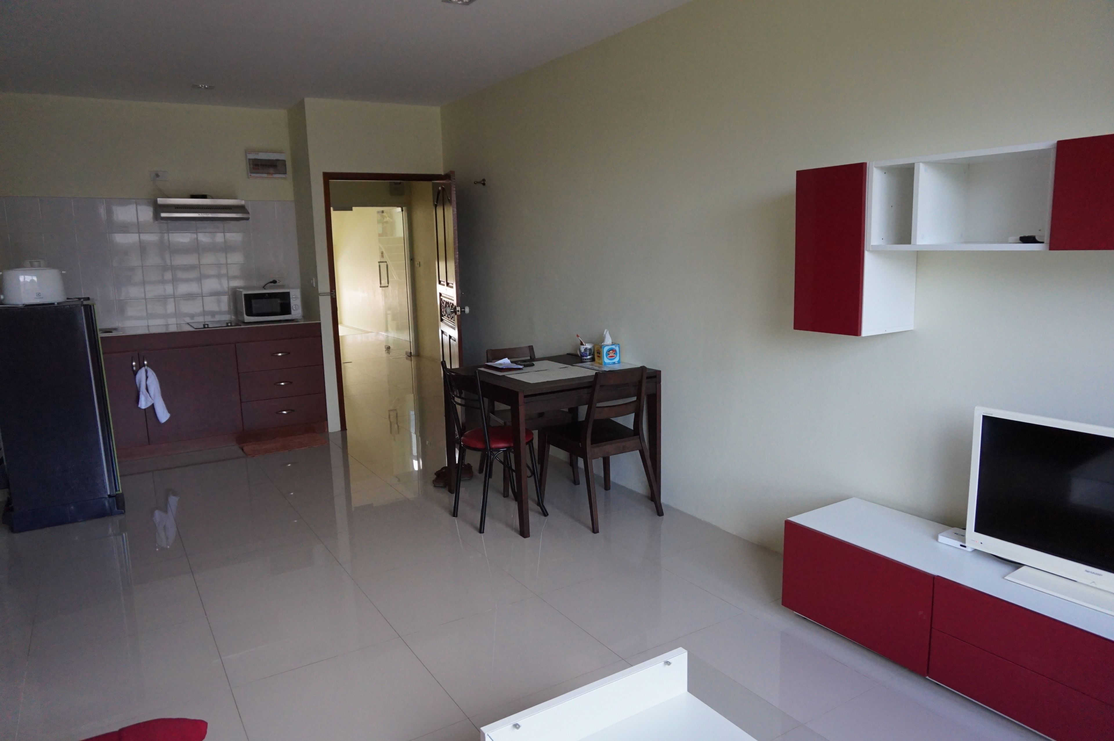 Studio One Bedroom with Kitchenette | บริเวณนั่งเล่น | ทีวีจอแบน