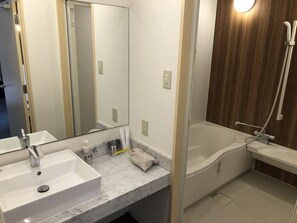 Habitación con 2 camas individuales, no fumadores | Baño | Bañera y ducha independientes y bañera profunda