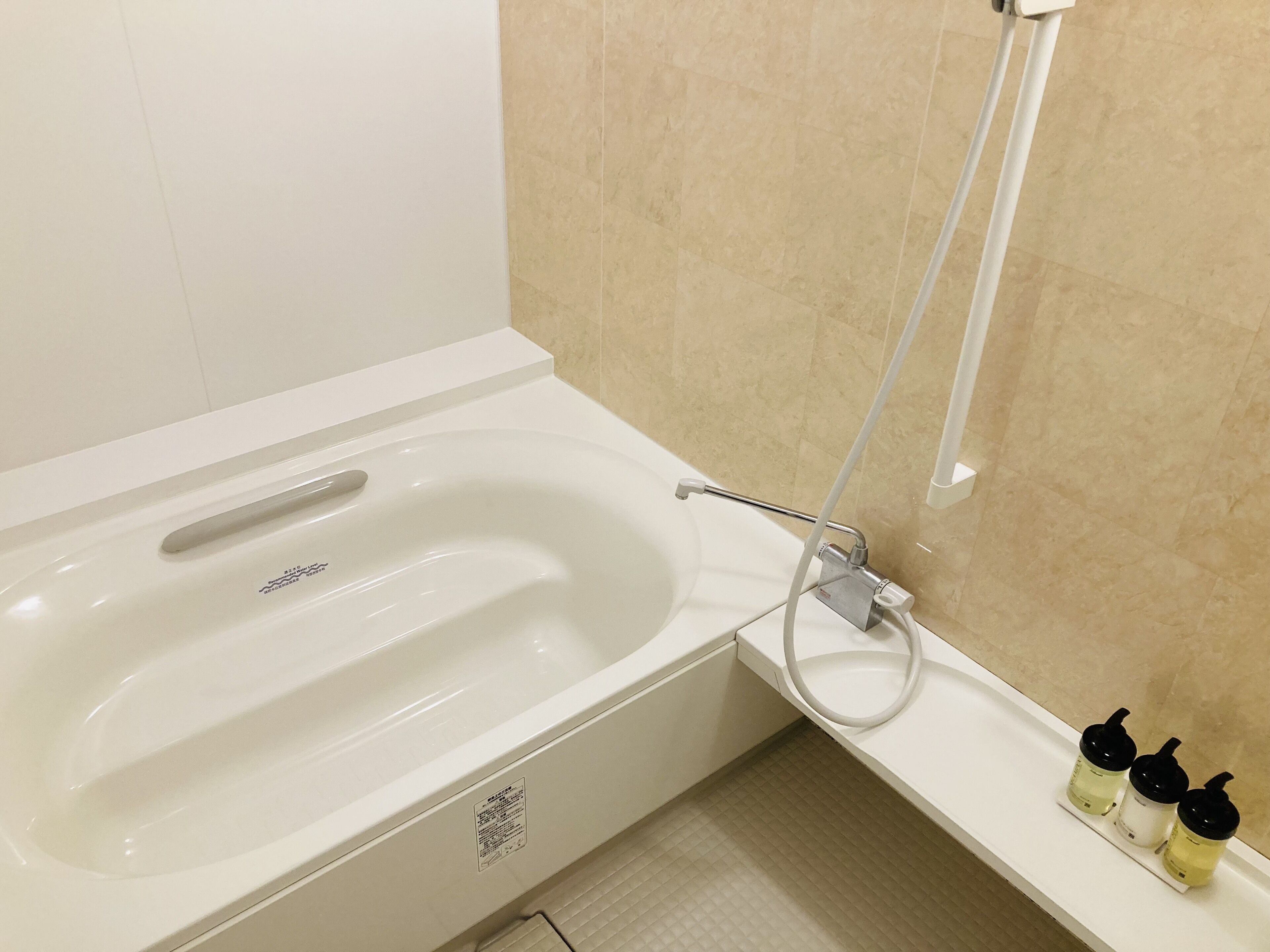 deluxe room, non smoking (2 semi-double beds) | bathroom | separate bathtub and shower, deep-soaking bathtub, free toiletries