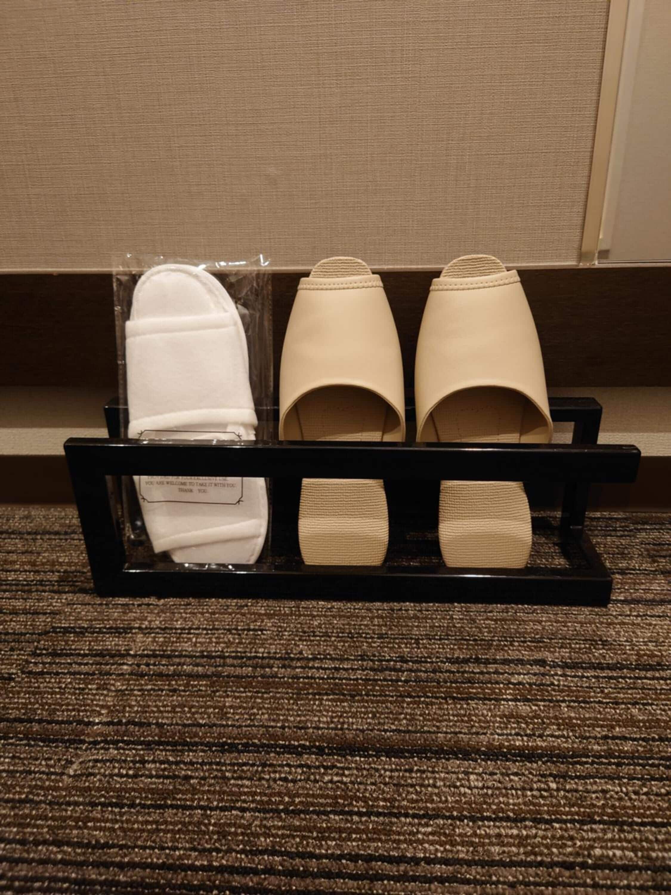 combined shower/bathtub, free toiletries, hair dryer, bathrobes