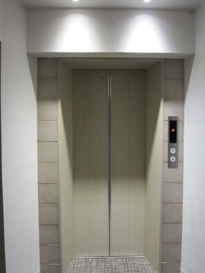 Interior detail - Ochanomizu Inn (Tokyo)