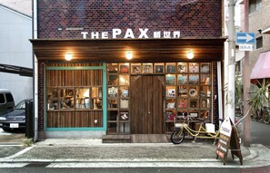 Property entrance - The Pax Hostel, Cafe & Records (Osaka)