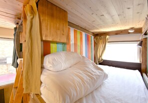 客房內保險箱、遮光布/窗簾、熨斗/熨衣板、免費無線上網