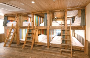 10 Beds Mixed Dormitory | In-room safe, blackout drapes, iron/ironing board, free WiFi - The Pax Hostel, Cafe & Records (Osaka)