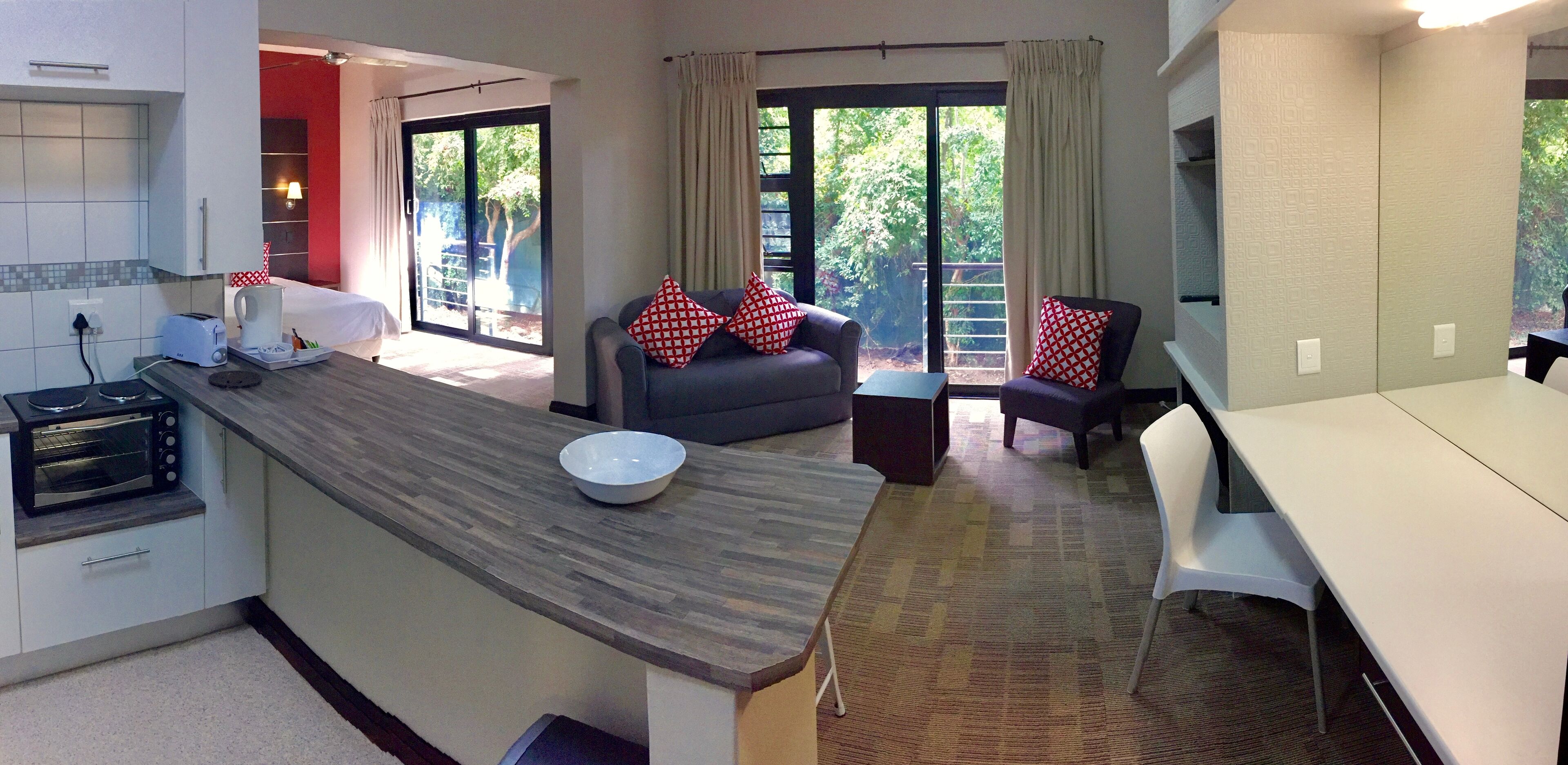 Junior Studio Suite, 1 Bedroom, Kitchen | Living area | 32-inch flat-screen TV with satellite channels, TV, DVD player