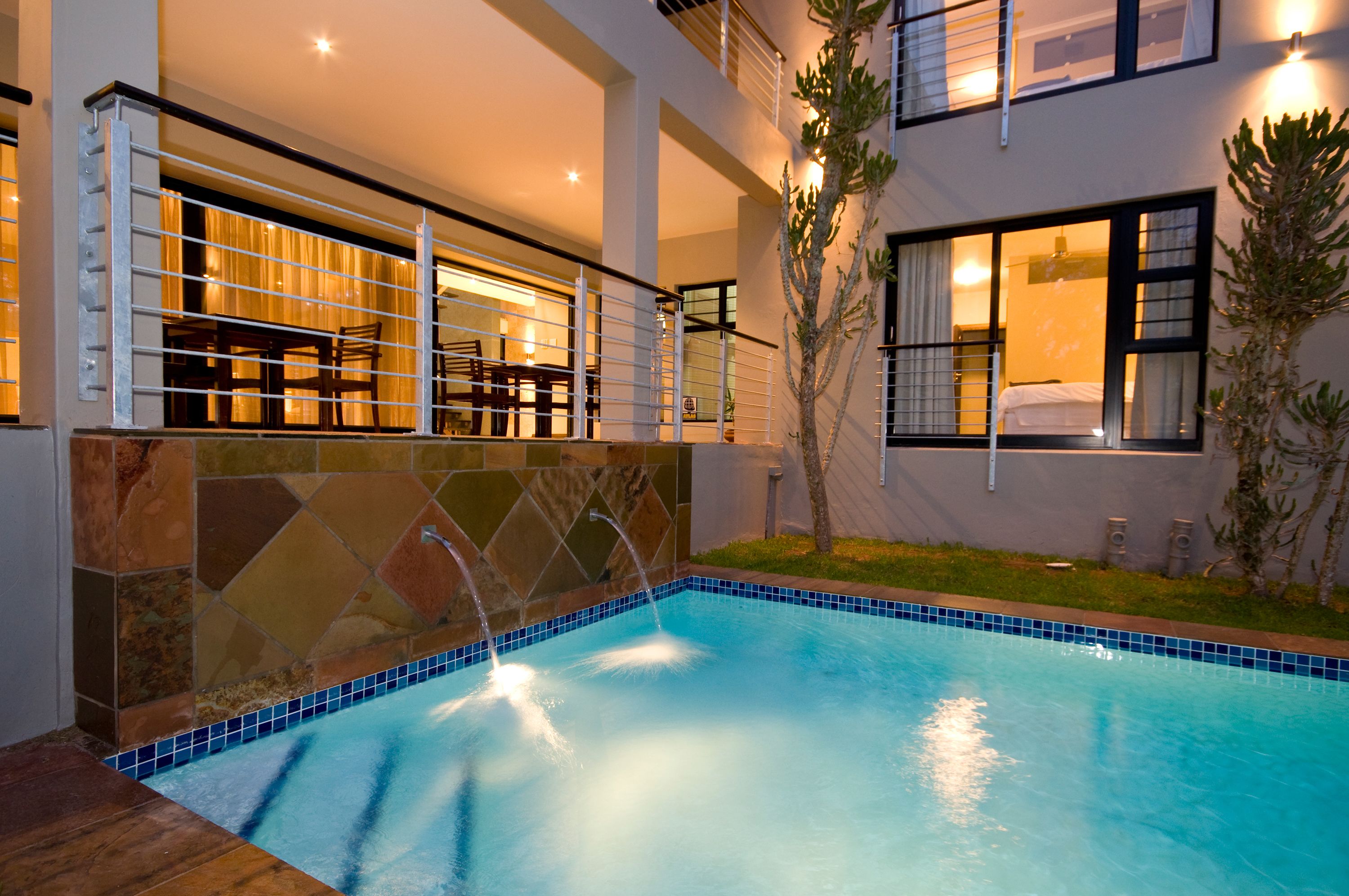 حمّام سباحة خارجي