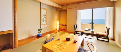 Habitación tradicional, para no fumadores, vista al océano (Japanese-style room with terrace) | Caja de seguridad en la habitación y wifi gratis