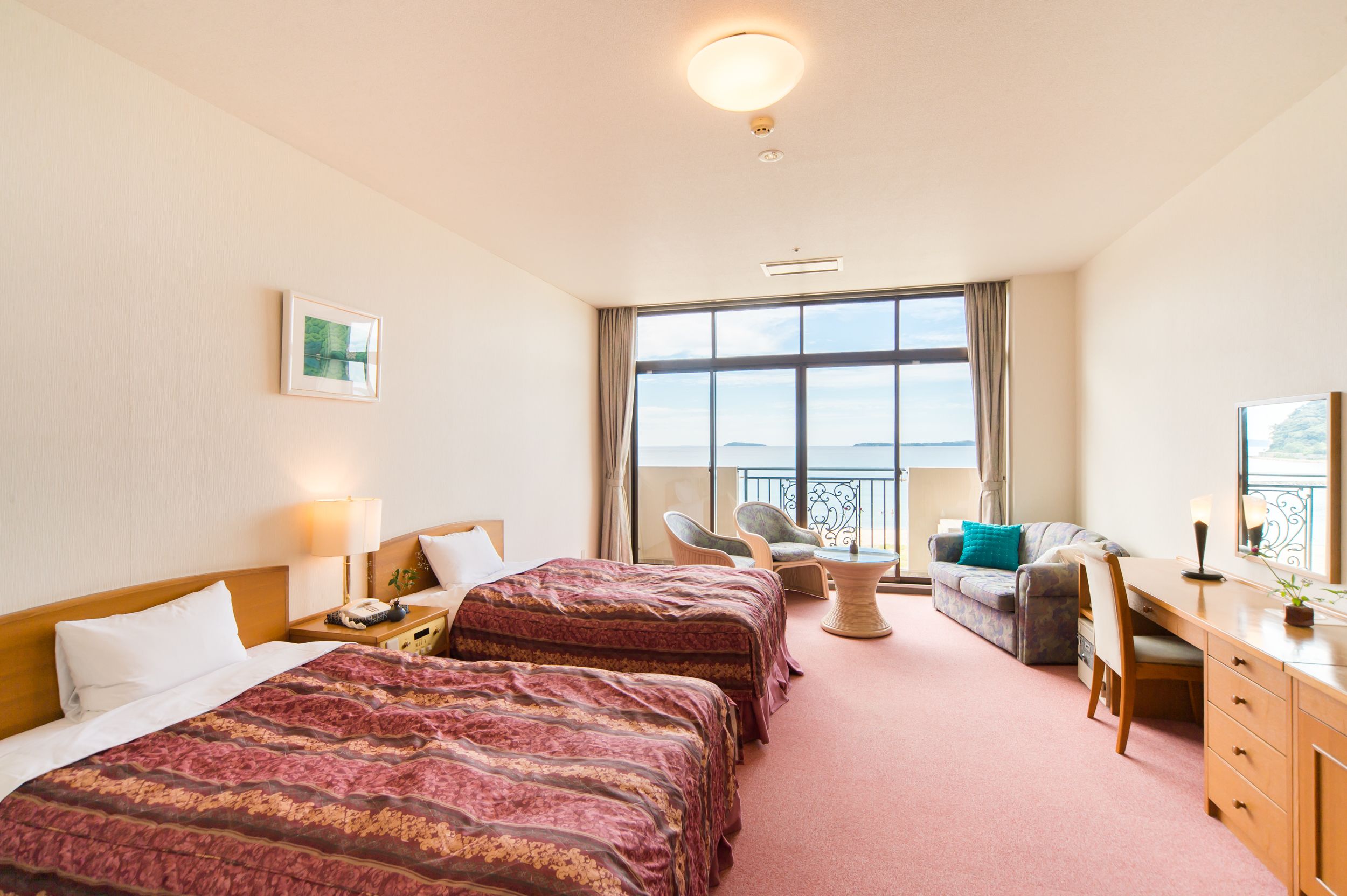 In-room safe, free WiFi