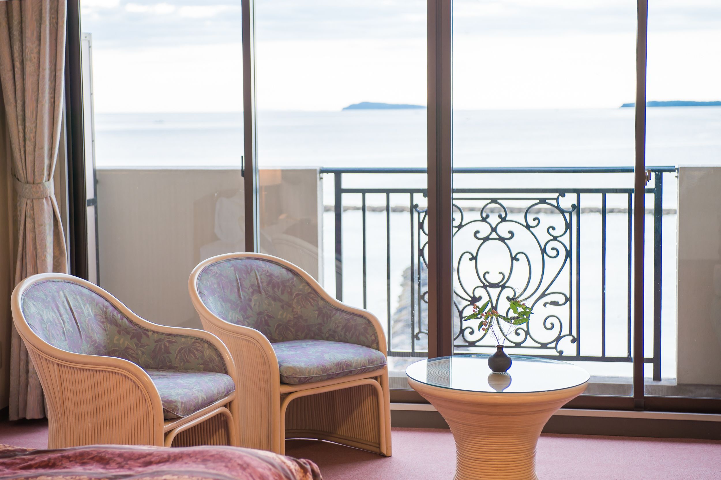 Western Room, Ocean Side | In-room safe, free WiFi