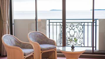 Western Room, Ocean Side | In-room safe, free WiFi
