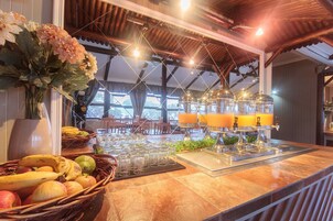 Breakfast (ZAR 120.00 per person)