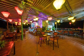 Front of property - Thuong Hai Hotel (Bo Trach)