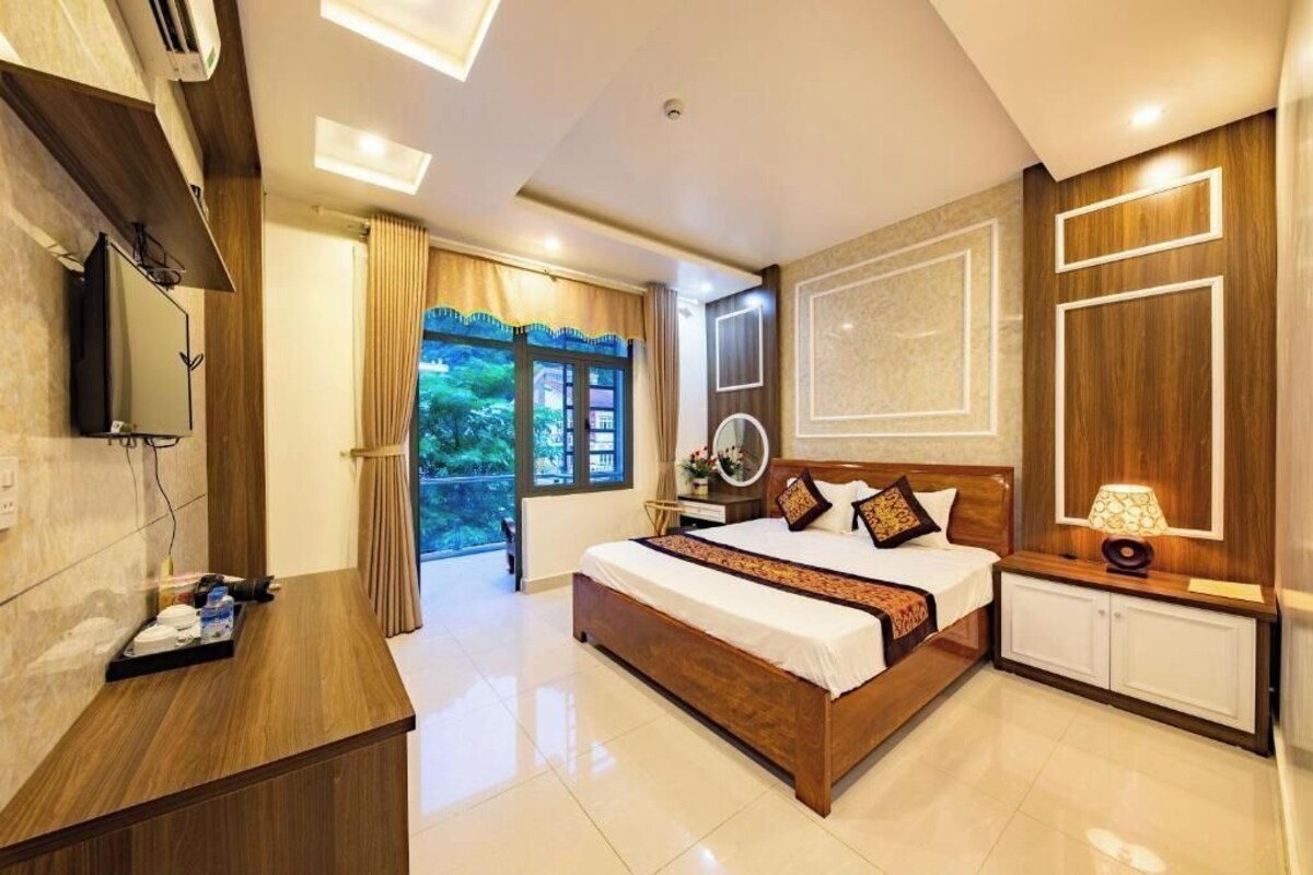Minibar, blackout curtains, free WiFi, bed sheets