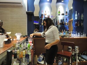 Bar (on property) - Bella Casa Hotel (Monrovia)