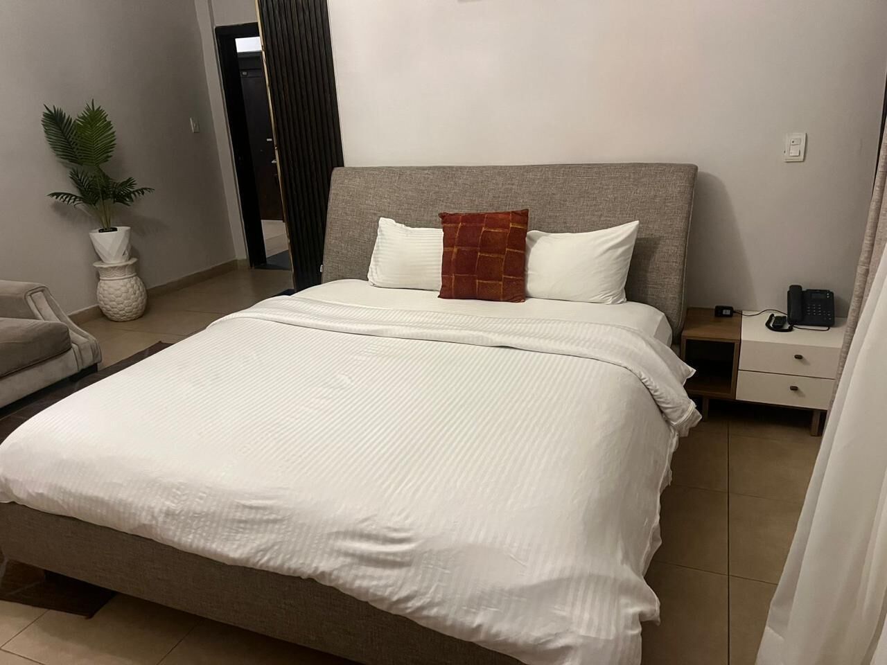 Deluxe-Zimmer | Minibar, Zimmersafe, Schreibtisch, schallisolierte Zimmer