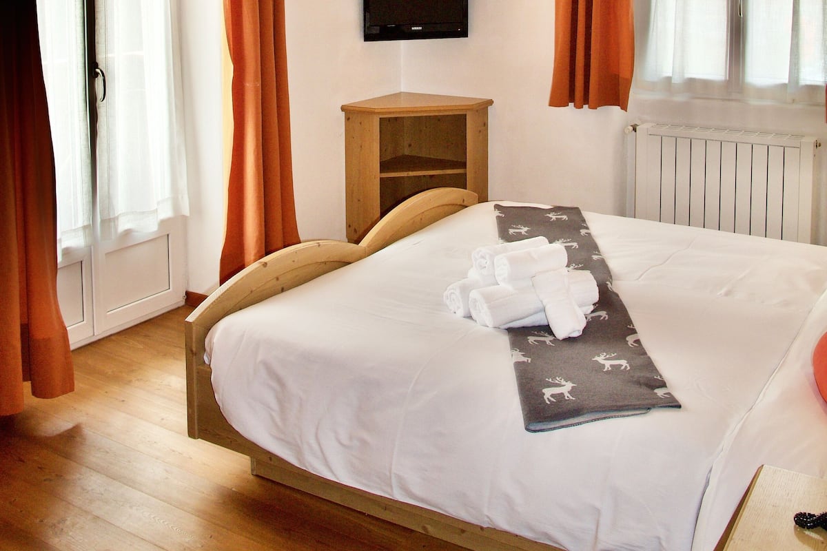 Superior-Doppelzimmer, 1 King-Bett, barrierefrei, Bergblick (Bio) | Zimmersafe, Schreibtisch, Verdunkelungsvorhänge, schallisolierte Zimmer