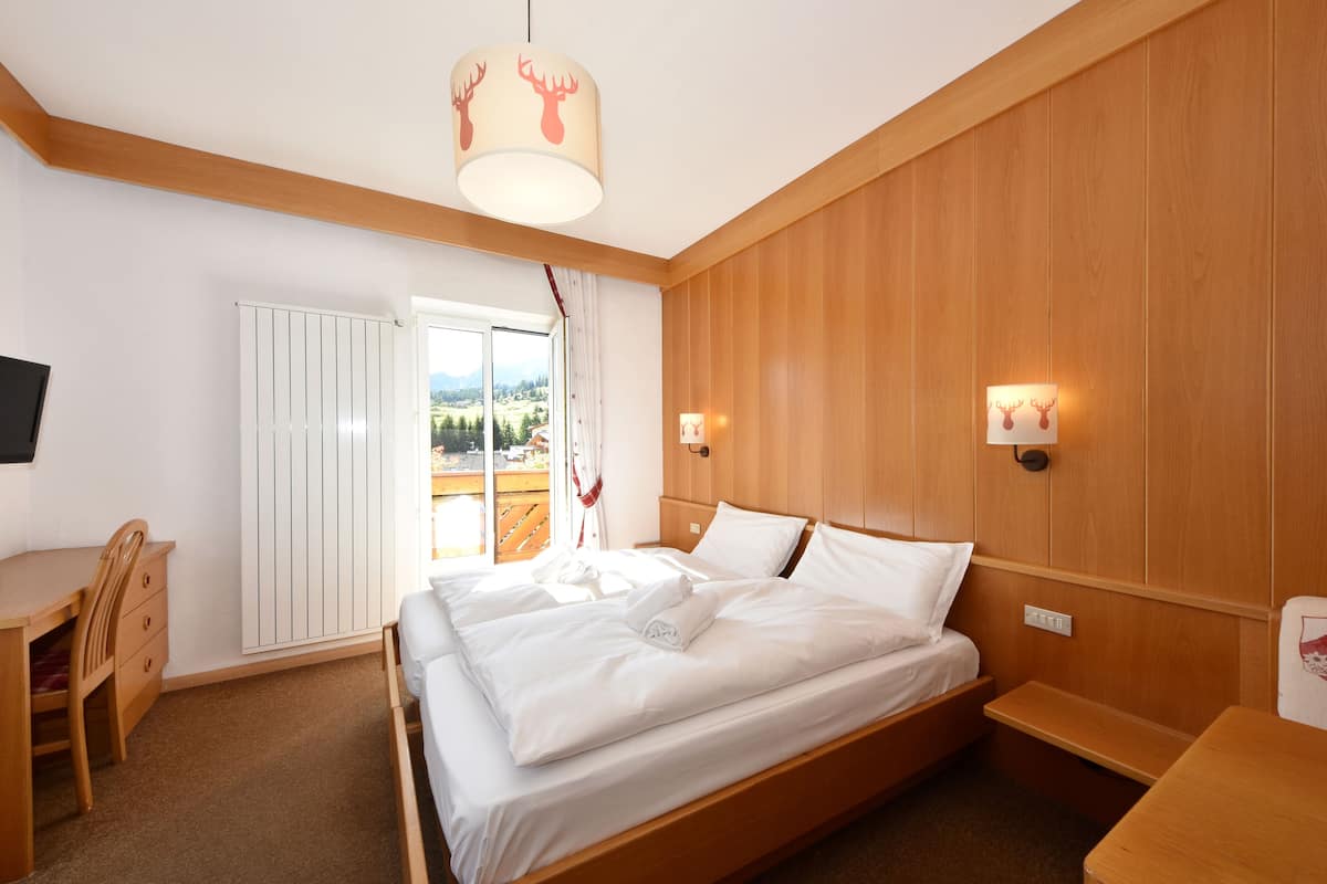Doppelzimmer (Panorama) | Zimmersafe, Schreibtisch, Verdunkelungsvorhänge, schallisolierte Zimmer