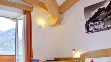 Superior Double Room, 1 King Bed, Accessible, Mountain View (Bio) | In-room safe, desk, blackout drapes, soundproofing