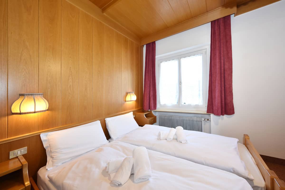 Doppel- oder Zweibettzimmer (Garden) | Zimmersafe, Schreibtisch, Verdunkelungsvorhänge, schallisolierte Zimmer