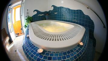 Indoor spa tub