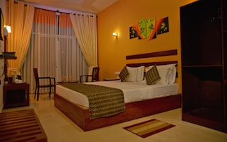 Quarto casal luxo, vista para a piscina | Frigobar, cofres nos quartos, escrivaninha, quartos à prova de som