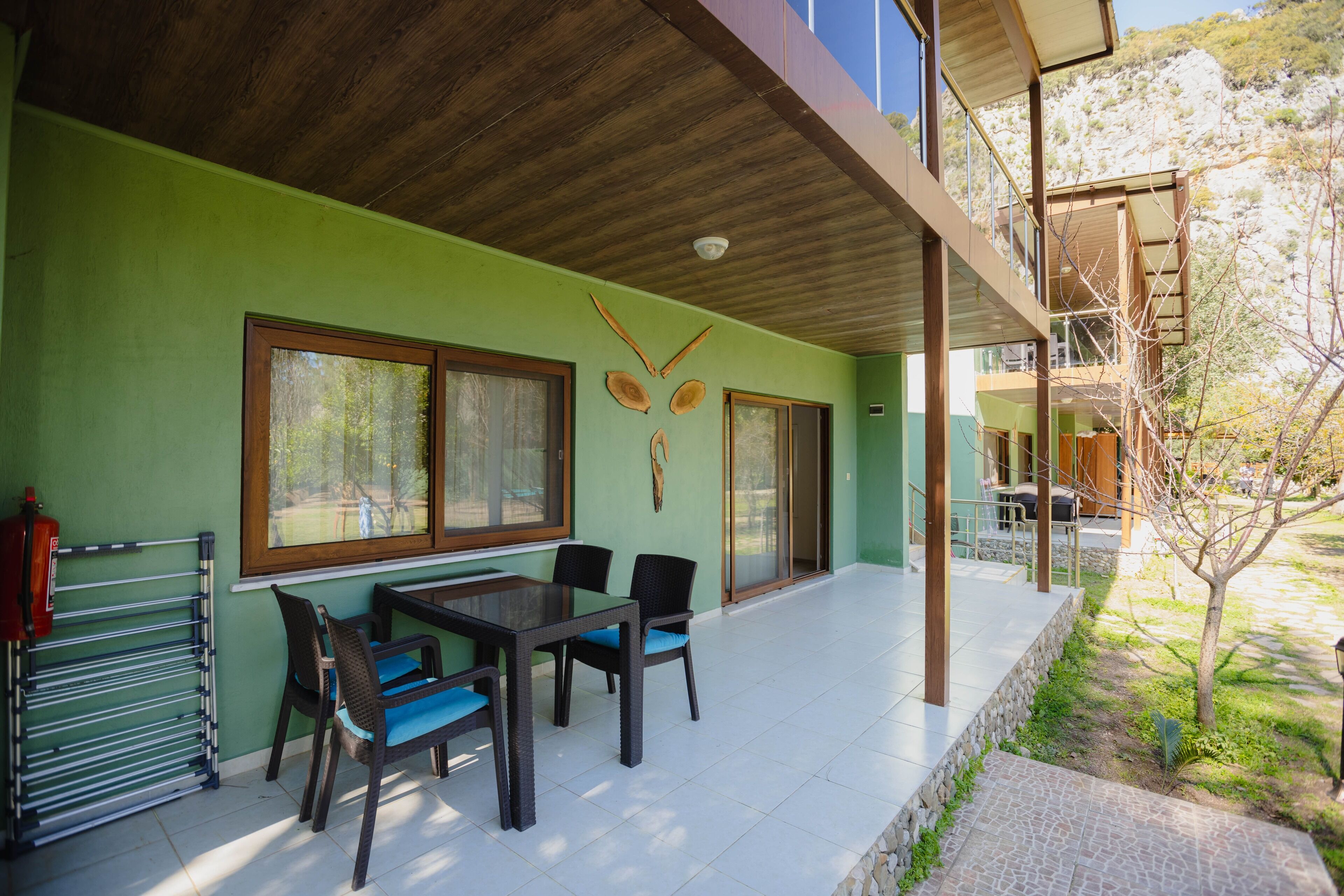 Suite junior, 1 habitación, terraza | Minibar, sistema de insonorización, tabla de planchar con plancha