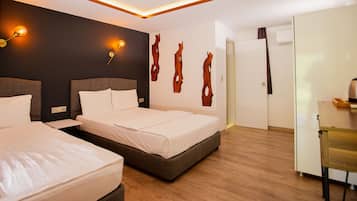 2 kamar tidur, minibar, kedap suara, dan setrika/meja setrika