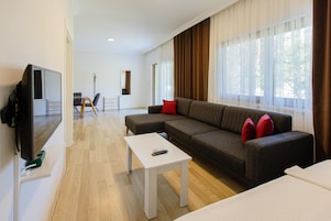 Junior Suite, 1 Bedroom, Terrace | Living area