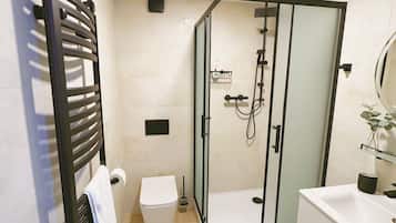 Double Room, Non Smoking, Kitchenette | Bathroom | Shower, free toiletries, hair dryer, slippers