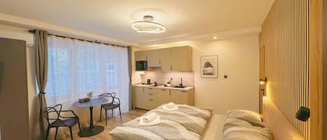 Double Room, Non Smoking, Kitchenette | Living area | Flat-screen TV