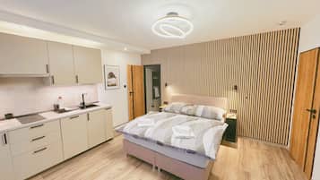 Tweepersoonskamer, niet-roken, kitchenette | Dineren in de kamer