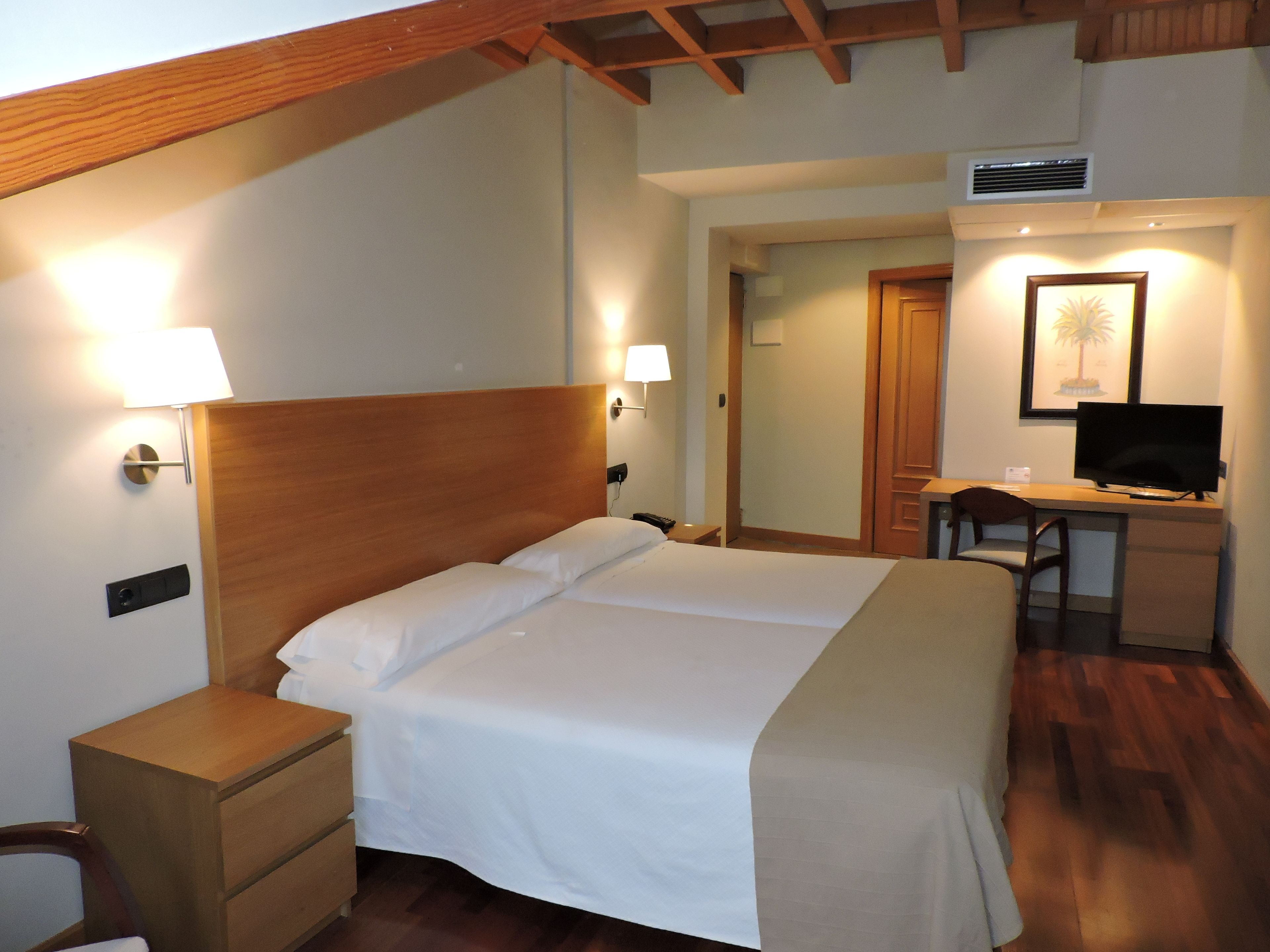 standard double room | minibar, desk, blackout curtains, free wifi