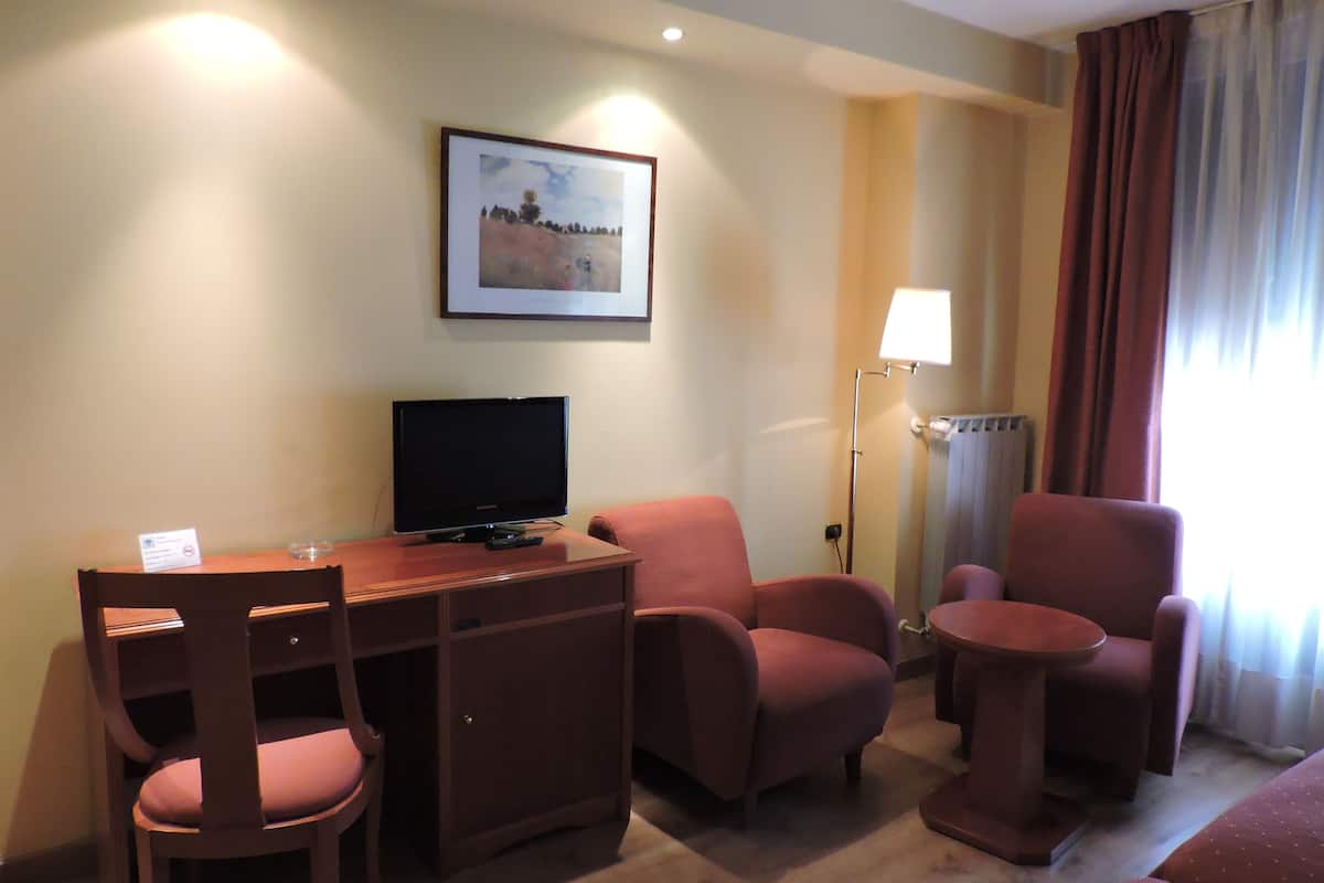 standard double room | minibar, desk, blackout curtains, free wifi
