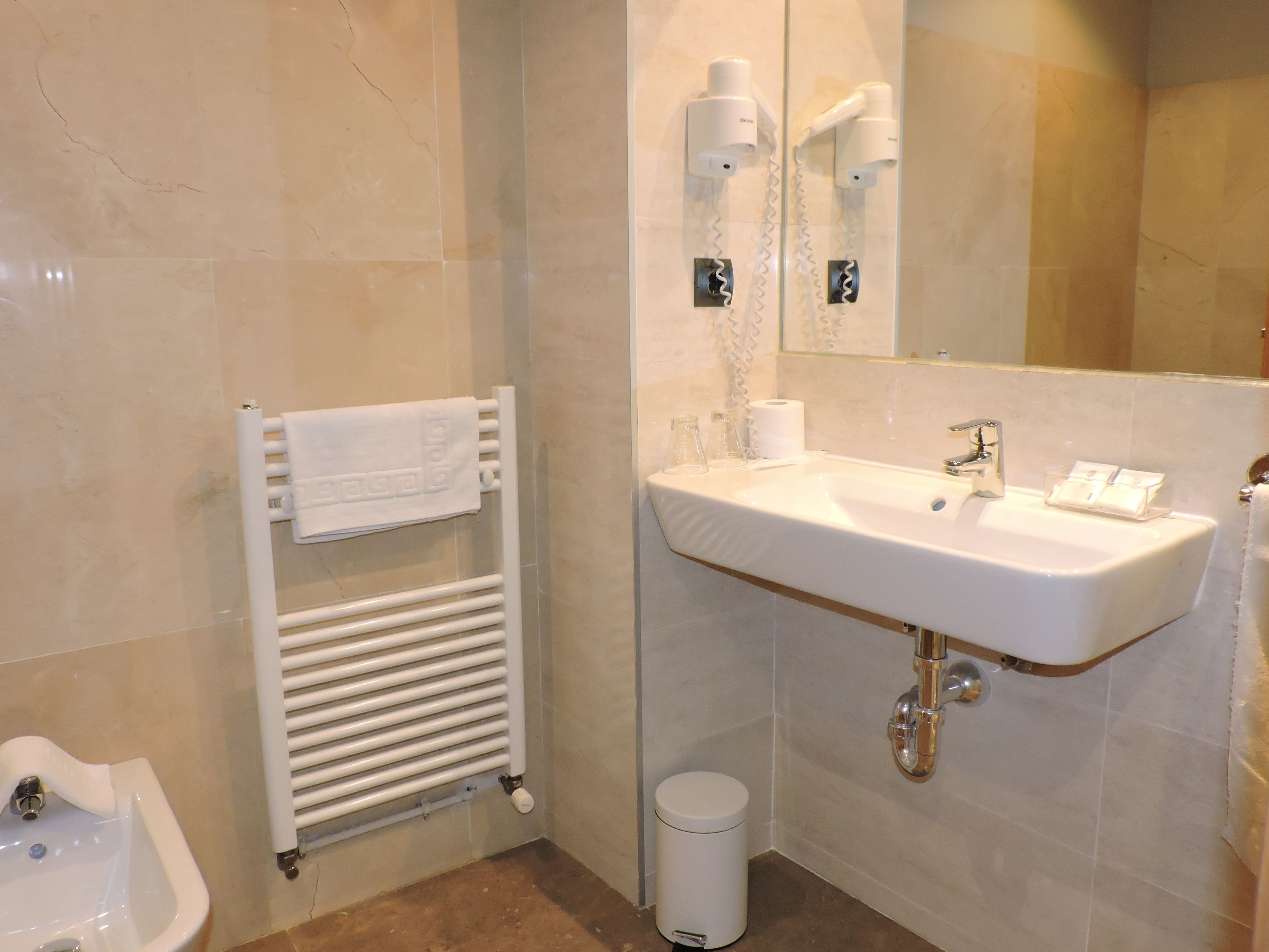 basic single room, 1 single bed | bathroom | free toiletries, hair dryer, towels