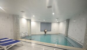 2 室内游泳池