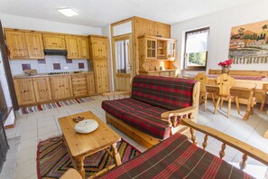 Appartement, 2 chambres | Coin séjour | Télévision