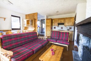 Appartement, 2 chambres | Coin séjour | Télévision