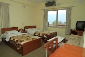 Deluxe Room, Mountain View | Desk, free WiFi, bed sheets