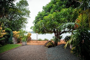 Garden - Riverside Inn Fuji (Bentota)