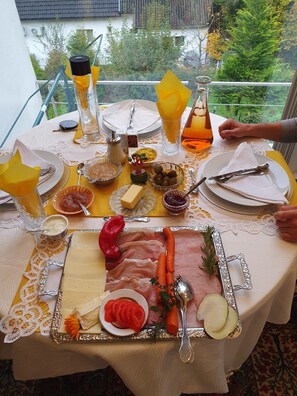 Buffet déjeuner servi tous les jours en supplément