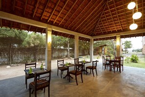 Food court - Villa Sunbird (Wennappuwa)