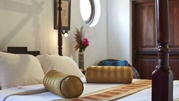 Premium bedding, iron/ironing board, free WiFi