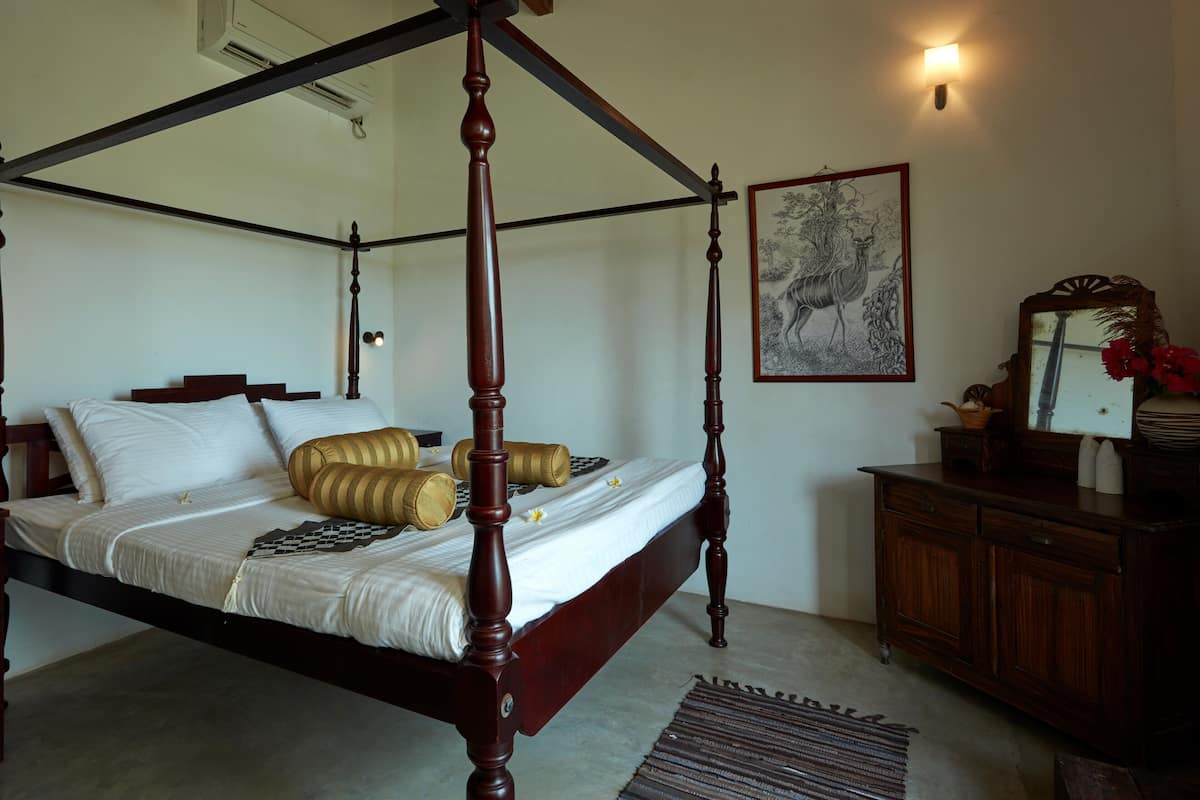 Deluxe Room, Balcony, Sea View | Premium bedding, iron/ironing board (on request), WiFi (free)